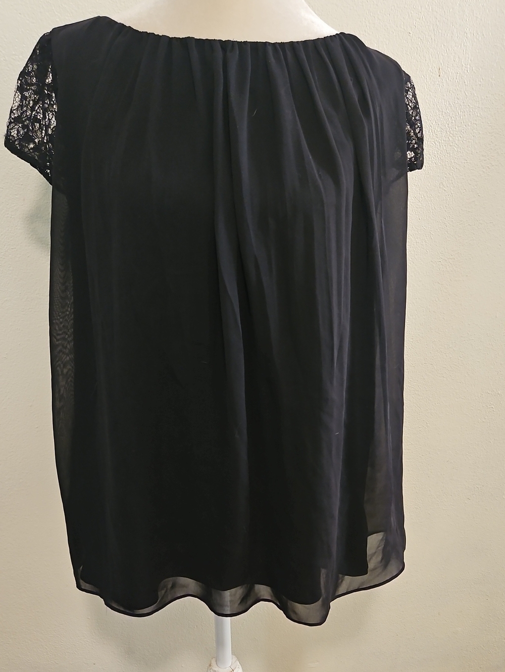 Alice + Olivia Black Lace Cap Sleeve Chiffon Night Top L